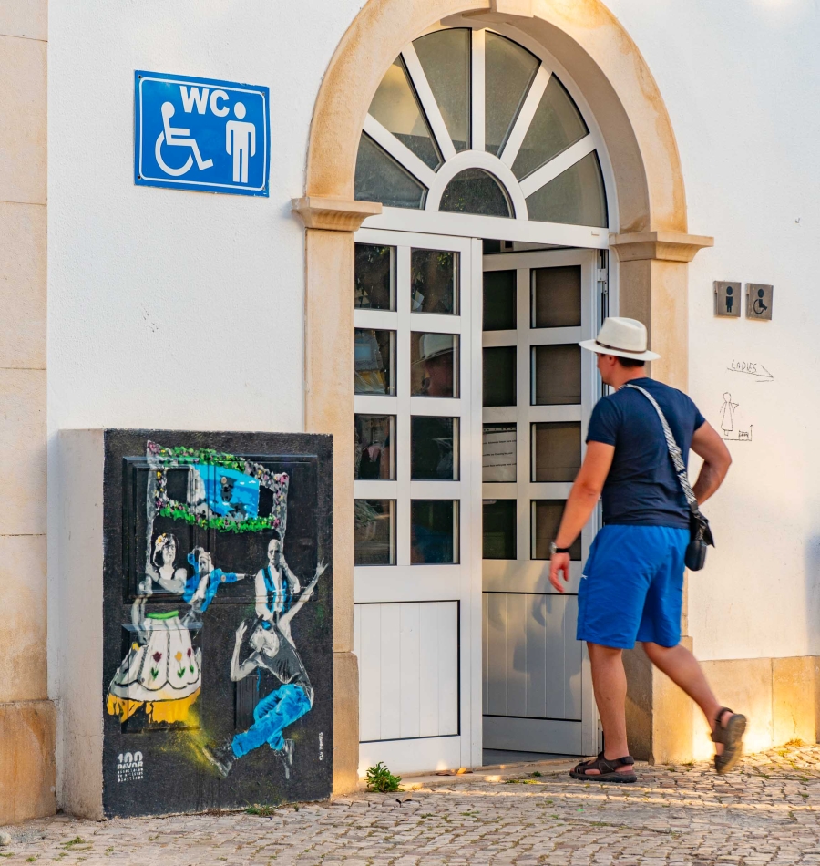 Portuguese dancers on electricity cabinet in Albufeira